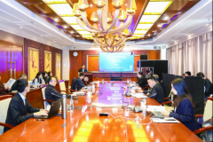 王栋沉点引见了项目标第一份演讲《人工